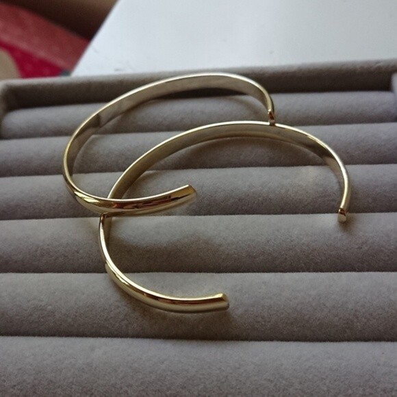 Victoria's secret-  Love. More. Set Two Engraved Stackable Cuff Bangle Gold tone - Picture 5 of 6